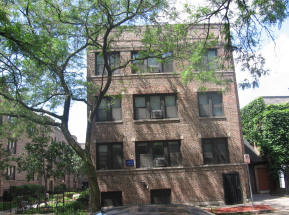 Small brick apartment building in Chicago in 2008