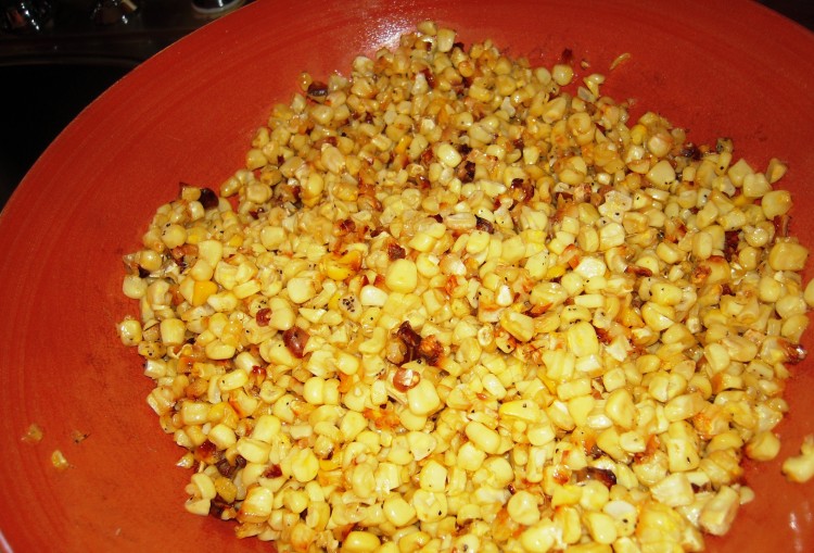 Roasted corn in an earthenware bowl