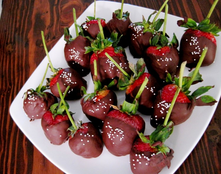 Chocolate-covered strawberries ready to be served