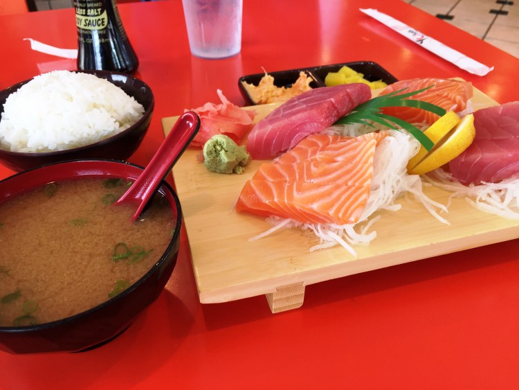 combo sashimi with salmon and tuna